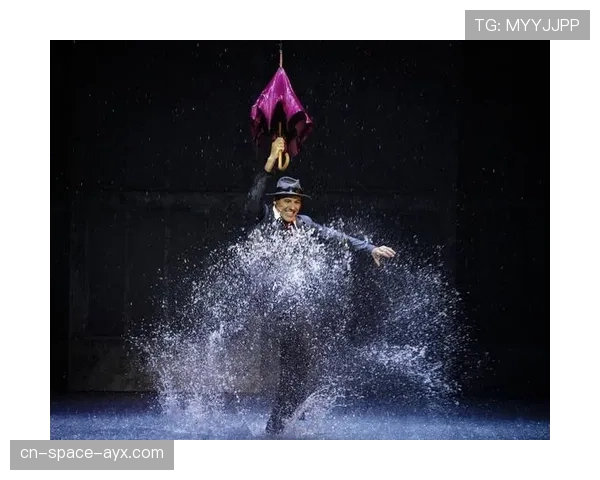 橄榄球主题音乐剧在伦敦西区上演，讲述这项运动的起源与精神